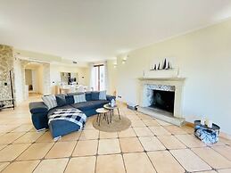 Countryside Villa With Private Pool and sea View