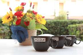 Beautiful Villa With Private Garden and Porch