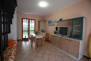 Beautiful Villa With Private Garden and Porch