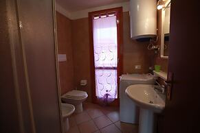 Beautiful Villa With Private Garden and Porch