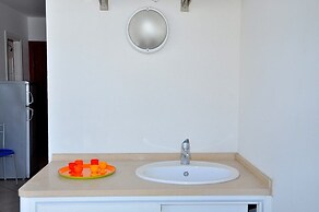 Comfortable Apartment Overlooking the sea