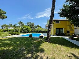 Fantastic Villa With Pool for 7 Guests on Albarella