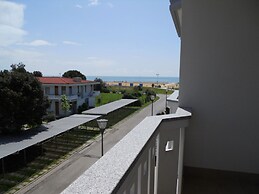 Colorful Modern Flat Next to the Beach - Beahost