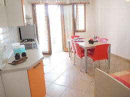 Colorful Modern Flat Next to the Beach - Beahost