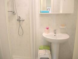 Modern Flat With Terrace - Beahost Rentals