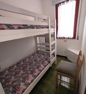 Comfy 2 Bedroom Flat Near the Beach