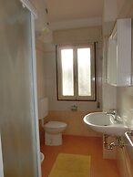 Comfy One-bedroom Apartment With Terrace and Lift