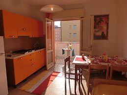 Comfy One-bedroom Apartment With Terrace and Lift