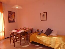 Comfy One-bedroom Apartment With Terrace and Lift