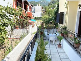 Spiros Apartments - Agios Gordios Beach, Corfu, Greece