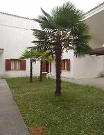 Villa With Private Garden and Barbeque - Beahost