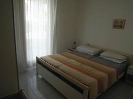 Wonderful Apartment Close to the Beach With Garden