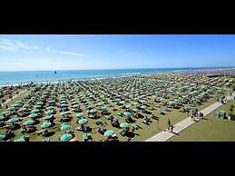 Nice Flat Just 200m From the Beach by Beahost Rentals