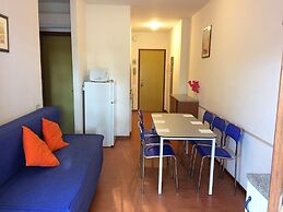 Nice Three-bedroom Flat With Balcony