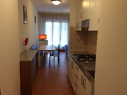 Nice Three-bedroom Flat With Balcony