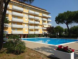 Nice and Cozy Apartment With Pool - Beahost