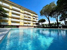 Nice and Cozy Apartment With Pool - Beahost