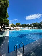 Homely Apartment With Shared Pools - Beahost