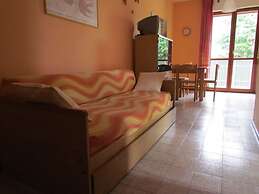 Homely Apartment With Shared Pools - Beahost