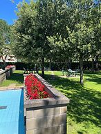 Homely Apartment With Shared Pools - Beahost