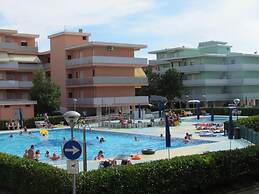 Homely Apartment With Shared Pools - Beahost