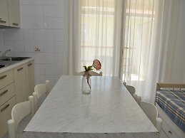 Modern Apartment Close to the Beach - Beahost