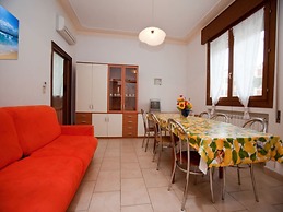 Beautiful sea View Apartment for 12 Guests