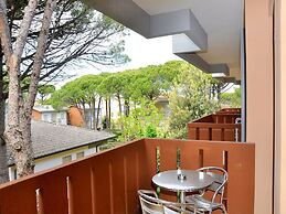 Cozy Flat With Sunlit Balcony Retreat - Beahost