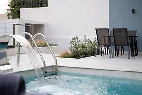 White Cliff Luxury Suites