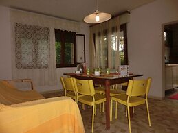 Villa With Garden Parking and AC