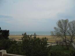 Flat With Terrace Near the Beach - Beahost
