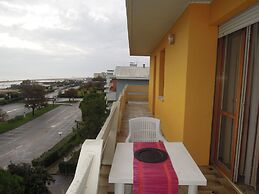 Flat With Terrace Near the Beach - Beahost
