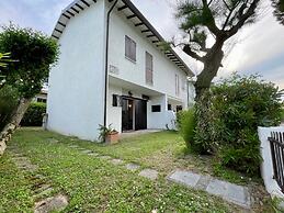 Colorful and Stylish Villa With Shared Pool and Private Garden by Beah