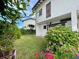 Colorful and Stylish Villa With Shared Pool and Private Garden by Beah