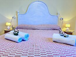 Apartment in Villa With Garden Close to the sea