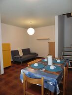 Spacious Flat With Fenced Garden and Fireplace