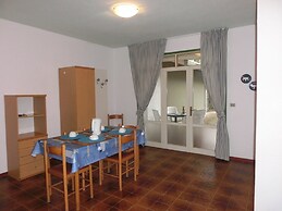 Spacious Flat With Fenced Garden and Fireplace