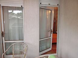 Spacious Flat With Fenced Garden and Fireplace