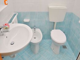 Welcoming Flat With Garden-view Terrace - Beahost