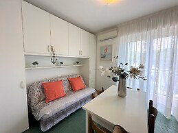 Spacious Studio Apartment Close to the Beach by Beahost Rentals