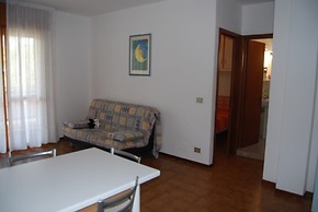 Beachside Flat With Large Balcony - Beahost