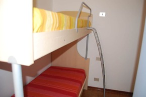 Beachside Flat With Large Balcony - Beahost