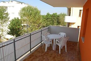 Beachside Flat With Large Balcony - Beahost
