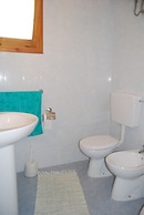 Beachside Flat With Large Balcony - Beahost