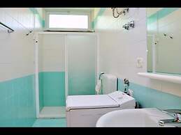 Luminous Beachside Flat - Beahost