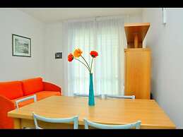 Luminous Beachside Flat - Beahost