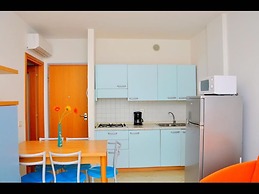 Luminous Beachside Flat - Beahost