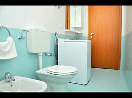 Luminous Beachside Flat - Beahost