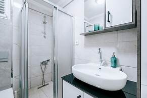 Charming Oasis w Balcony 5 min to Bull Statue