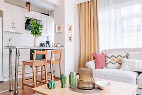 Charming Oasis w Balcony 5 min to Bull Statue